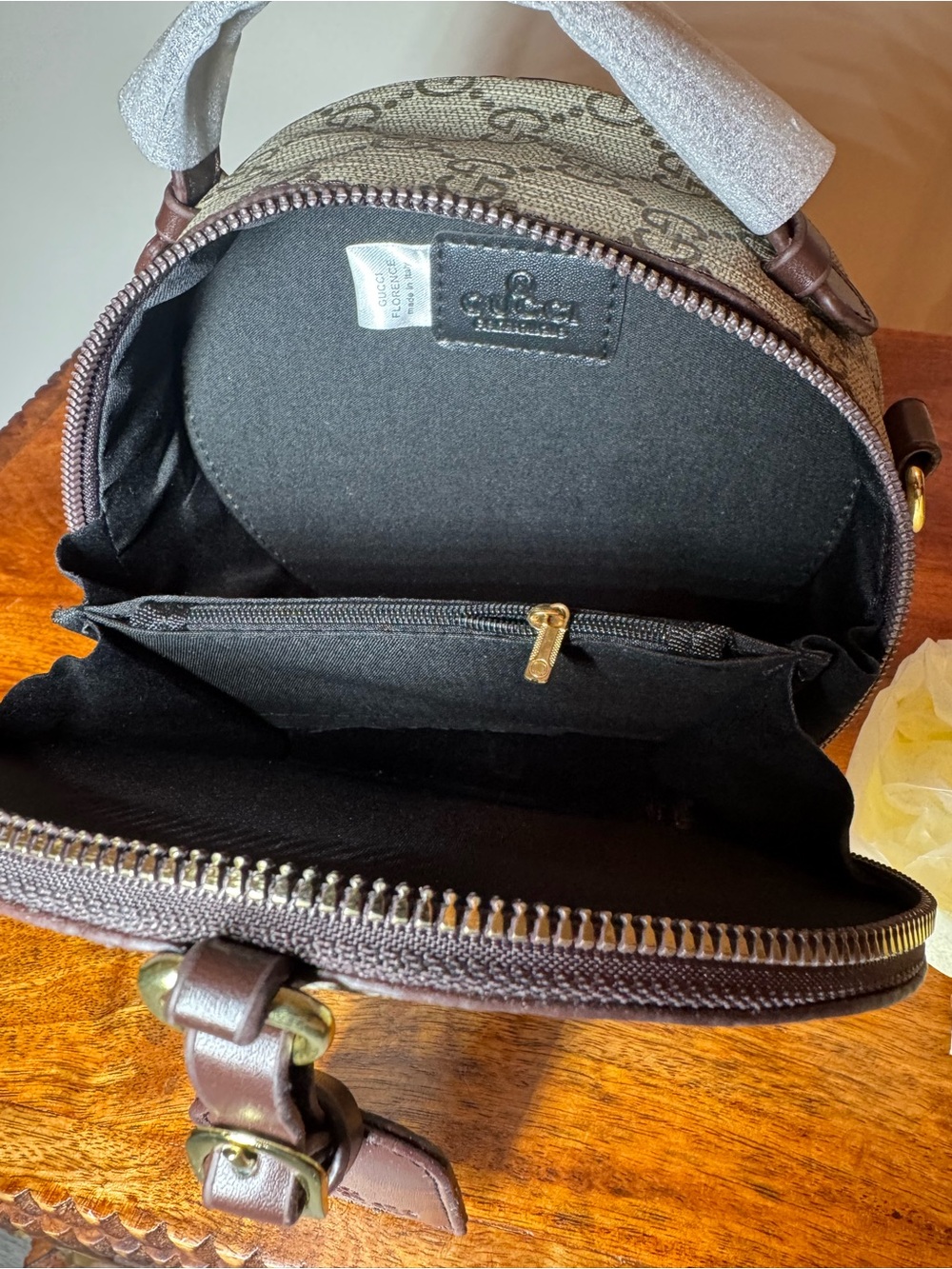 Round Mini Crossbody Bag; No Brand - Picture 9 of 13